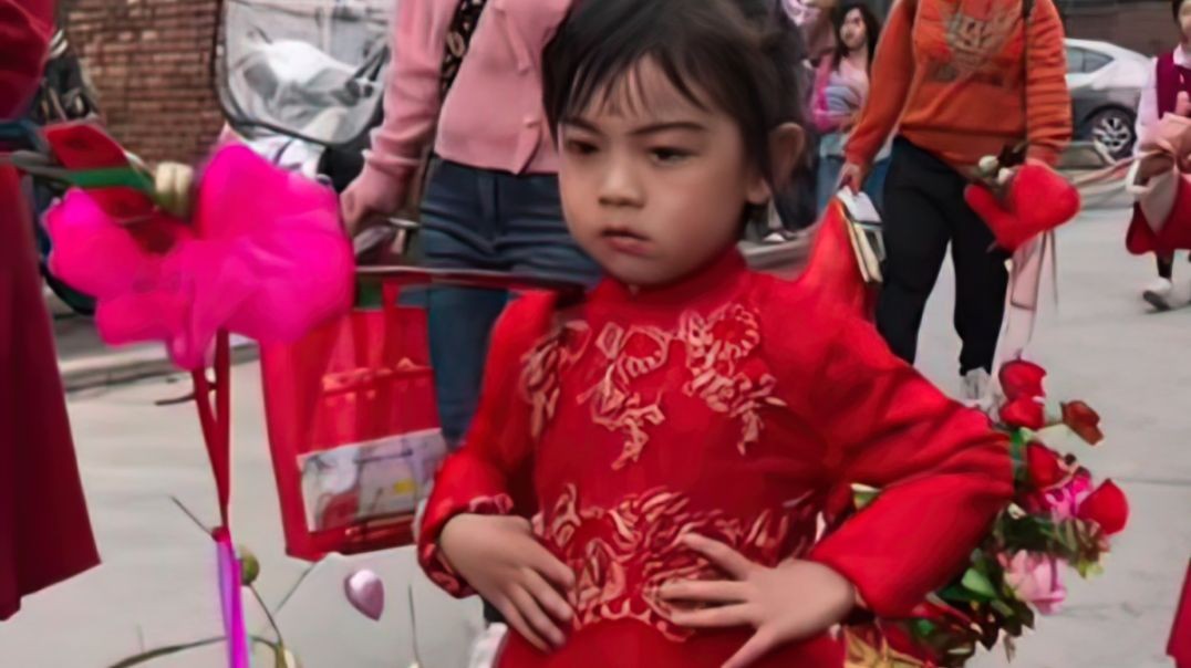 潮汕女孩民俗小美女挑花篮-大潮社！